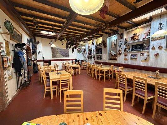 Gaststätte Erdgeschoss.jpg