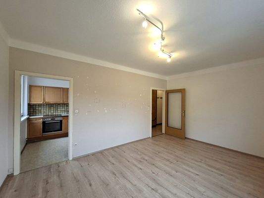 15839-Wohn.- Esszimmer, Küche