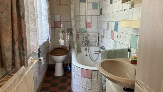Bad mit Wanne