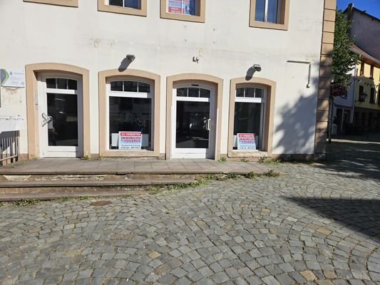EG: Ladenlokal ca. 220 m² zu vermieten