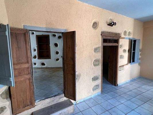 Kreta, Kritsa: Großes Gebäude im Dorfzentrum, ideal für gewerbliche und Wohnnutzung