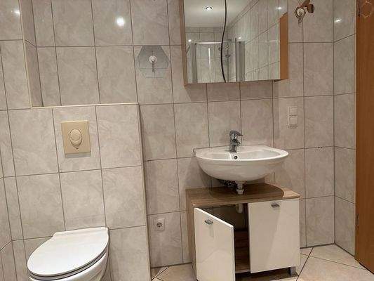 Traumhafte, frisch renovierte Wohnung mit Balkon und eigenem Stellplatz in bester Lage.