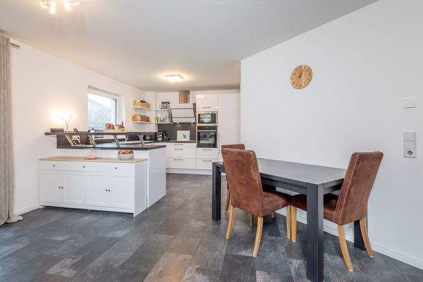 Essbereich mit offener Küche