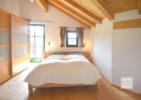 Zimmer OG mit Balkon