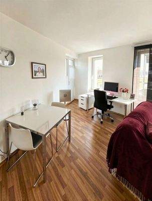 Ess-, und Arbeitsbereich (KI)