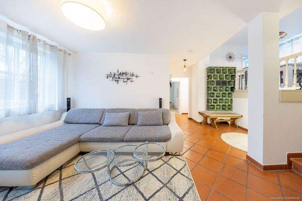 Erdgeschosseinheit: geräumiges Wohnzimmer