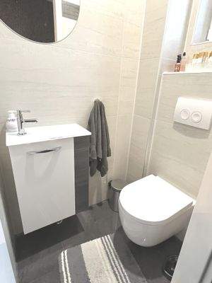 Das Gäste-WC mit Fenster