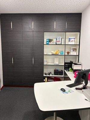 Einbauschrank im Glasbüro.jpg