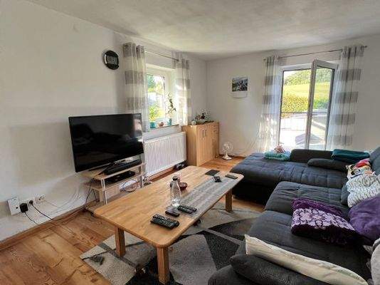 Wohnzimmer 1 OG mit Zugang zur Dachterrasse