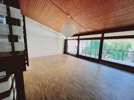 Wohnhaus - breite Fensterfront