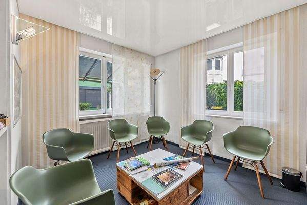 Wartezimmer Praxis EG
