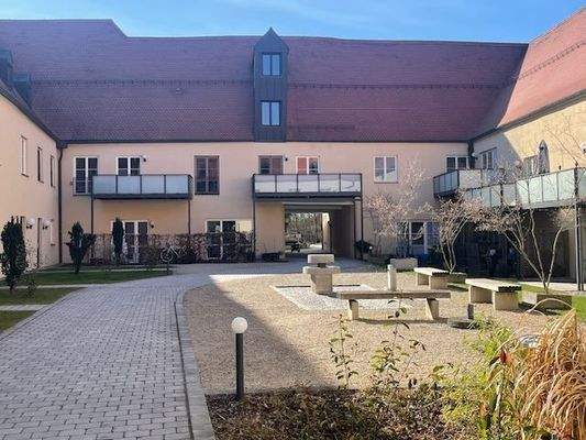  Innenhof mit Balkonen