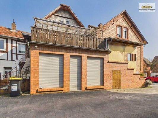 Nebengebäude mit Gewerbeflächen