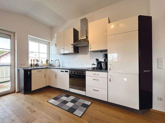 moderne Einbauküche mit Markengeräten