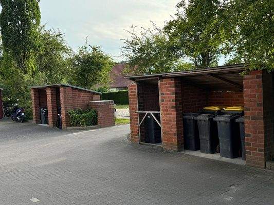 Unterstand. für Fahräder und Abfalltonen.jpeg