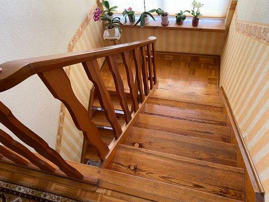 Treppe vom 1. OG ins EG