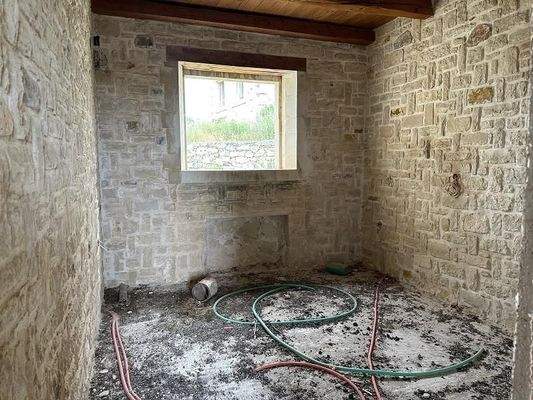 Kreta, Armeni Rethymno: 4 Rohbau-Steinvillen auf großem Grundstück zu verkaufen