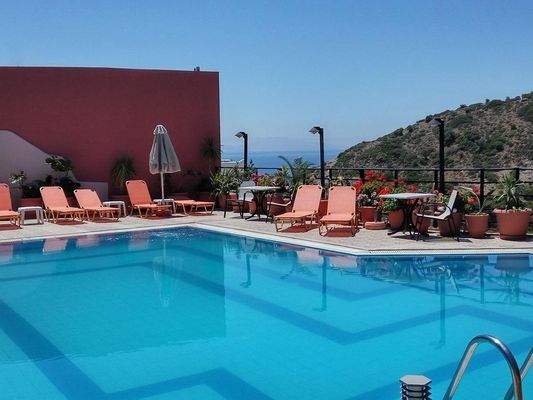 Kreta, Agia Galini: Hotel mit 29 Zimmern zu verkaufen