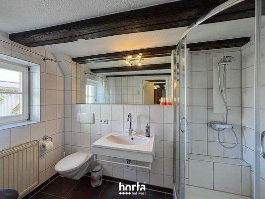 Rechts - Tageslichtbad