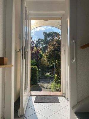 Blick a. d. Eingangstür Sommer