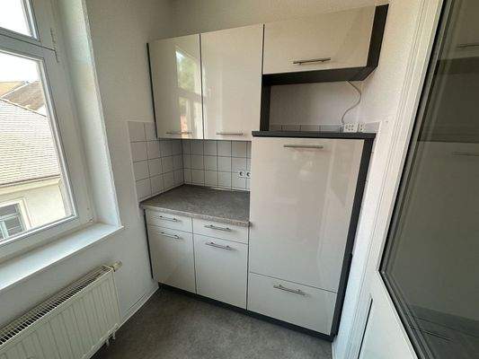 2 RWE 2.OG links Einbauküche