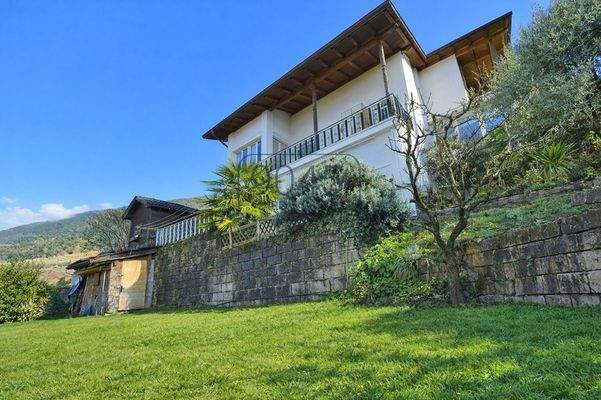 Großzügige Villa mit Privatgarten, unabhängiger Dependance und Gemeinschaftspool 