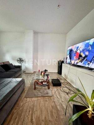 Wohnzimmer Wohnung links