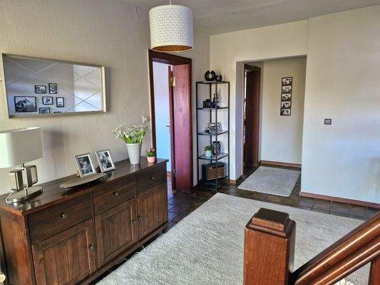 Flur - Eingang links Einliegerwhg.