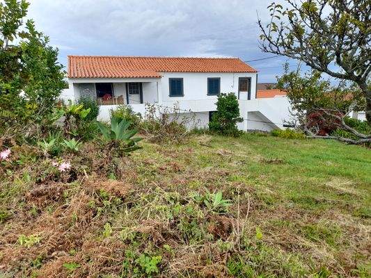 Wohnhaus mit Ausblick und Kellergeschoss