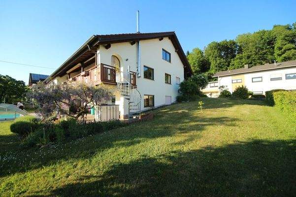 Ansicht mit Grundstück 