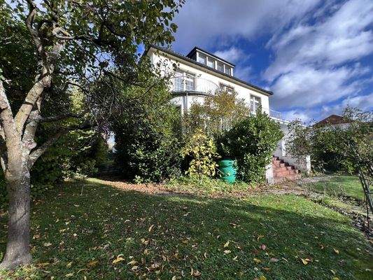 Gartenzugang neben dem Haus