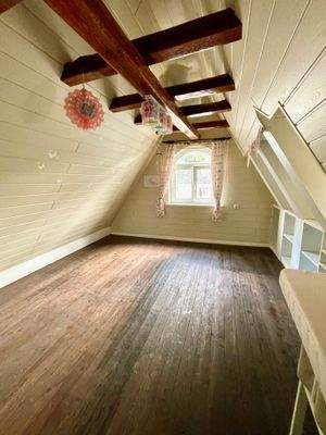 Innen_Haus 1_DG_Mansardenzimmer.jpeg