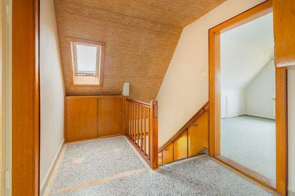 Treppenaufgang vom Dachgecshoss