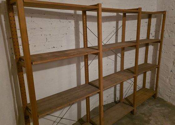 Kellerabteil mit Regal