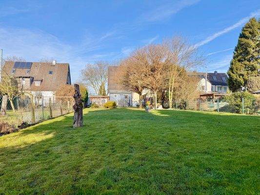 Doppelhaushälfte mit großem Garten/Grundstück