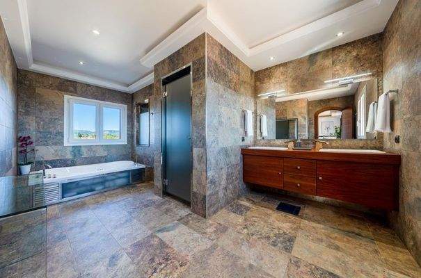 2591_18_Llucmajor_Finca_Badezimmer