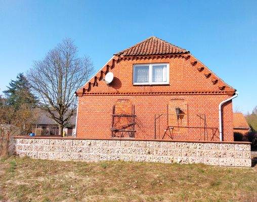 Giebel östlich mit Terrasse