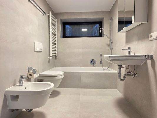 Modernes Badezimmer UG