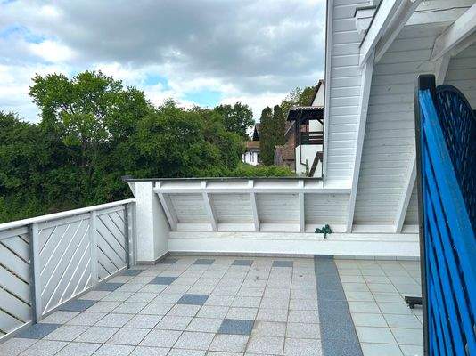 Teilüberdachte Terrasse