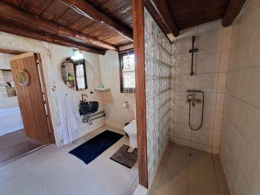 Kreta, Aspro: 3 Villen mit traditionellen Steinelementen und Bergblick zu verkaufen