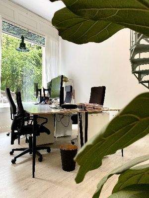 Vier Arbeitsplätze im EG