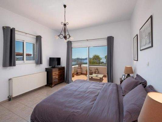 Kreta, Elounda: Villa mit Pool und atemberaubendem Meerblick auf die Bucht zu verkaufen