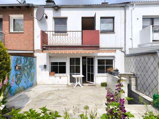 Rückfront mit Terrasse