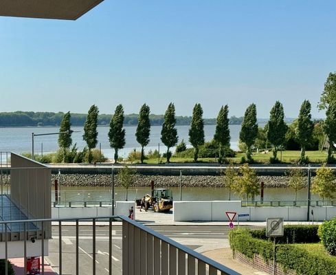 Zweiter Balkon mit Blick auf Schulauer Hafen+Elbe