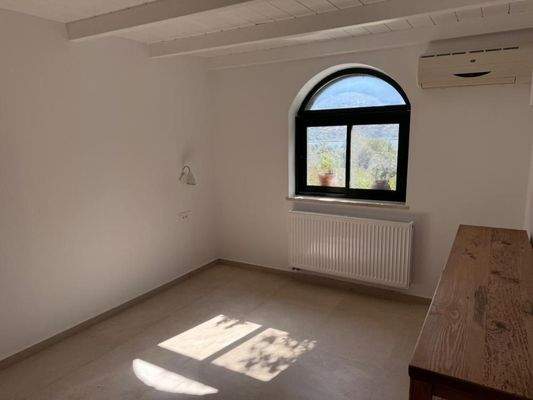 Kreta, Kournas: Malerisches Steinhaus mit bezauberndem See- und Meerblick zu verkaufen