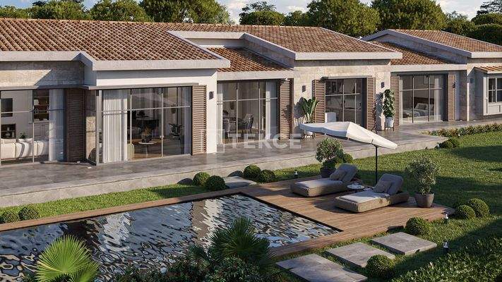 Detached Single-Floor Villas with Pool in İzmir