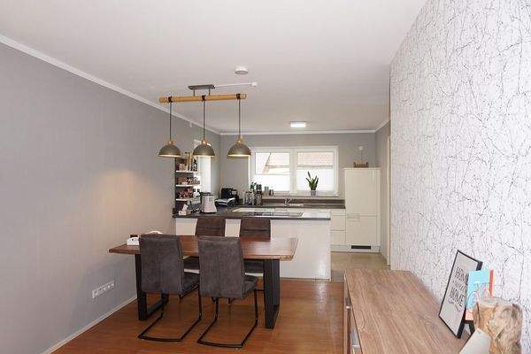 Wohn-/Essbereich mit offene...