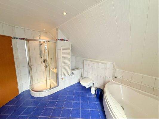 Badezimmer im Dachgeschoss
