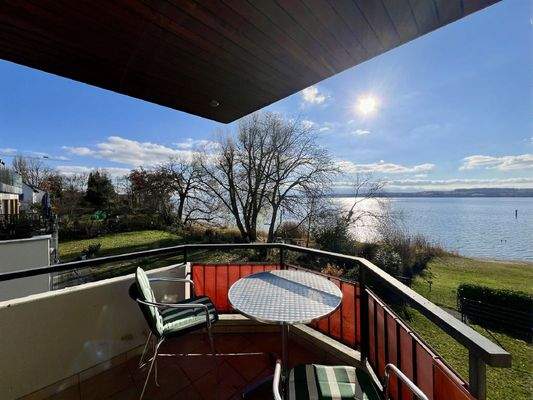 Überdachter Balkon mit Traumseesicht