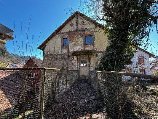 über diese Brücke geht es zur Mühle